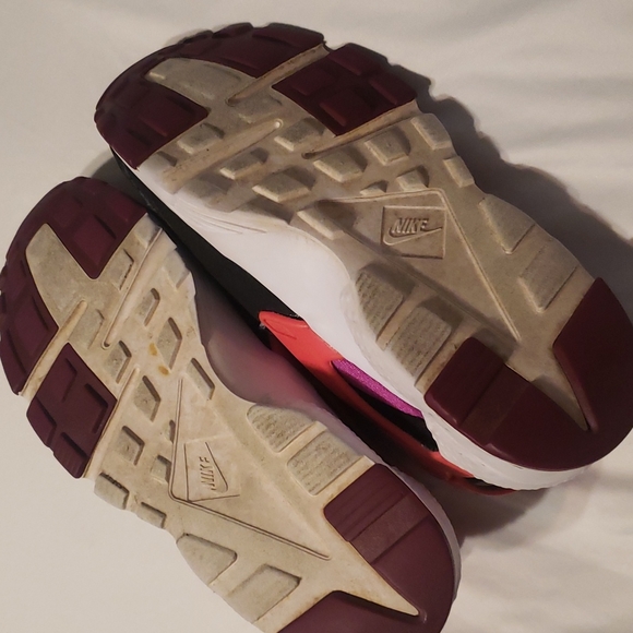 Nike Huaraches - Picture 4 of 8